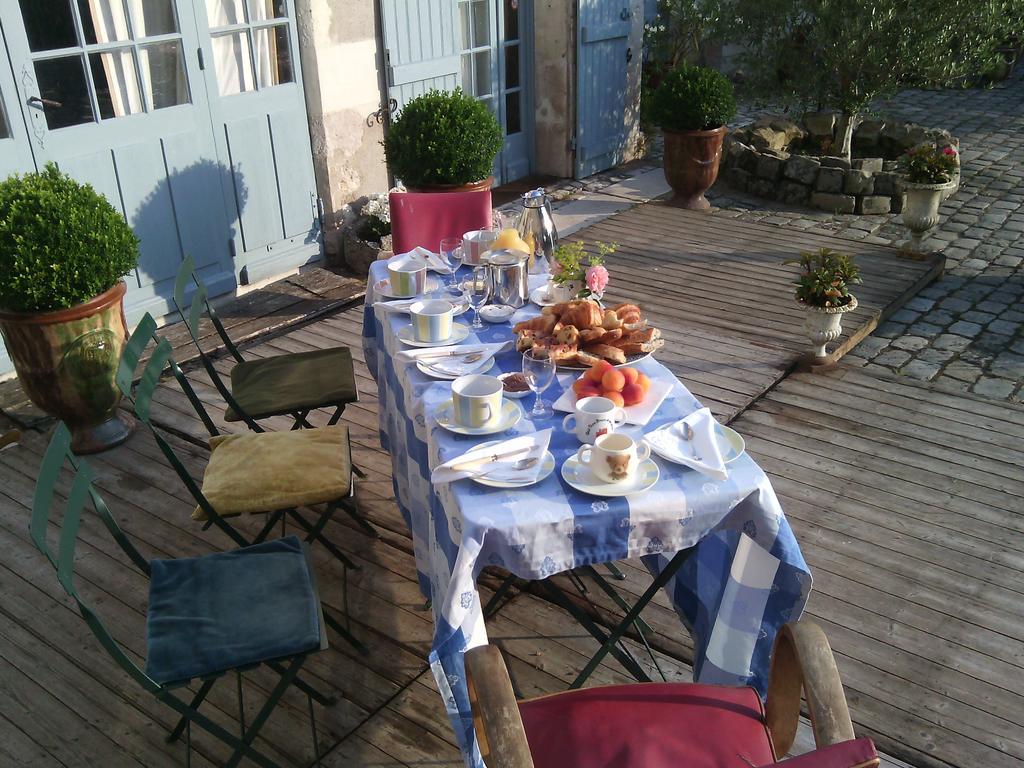 לינה וארוחת בוקר אונזה Les Douves מראה חיצוני תמונה